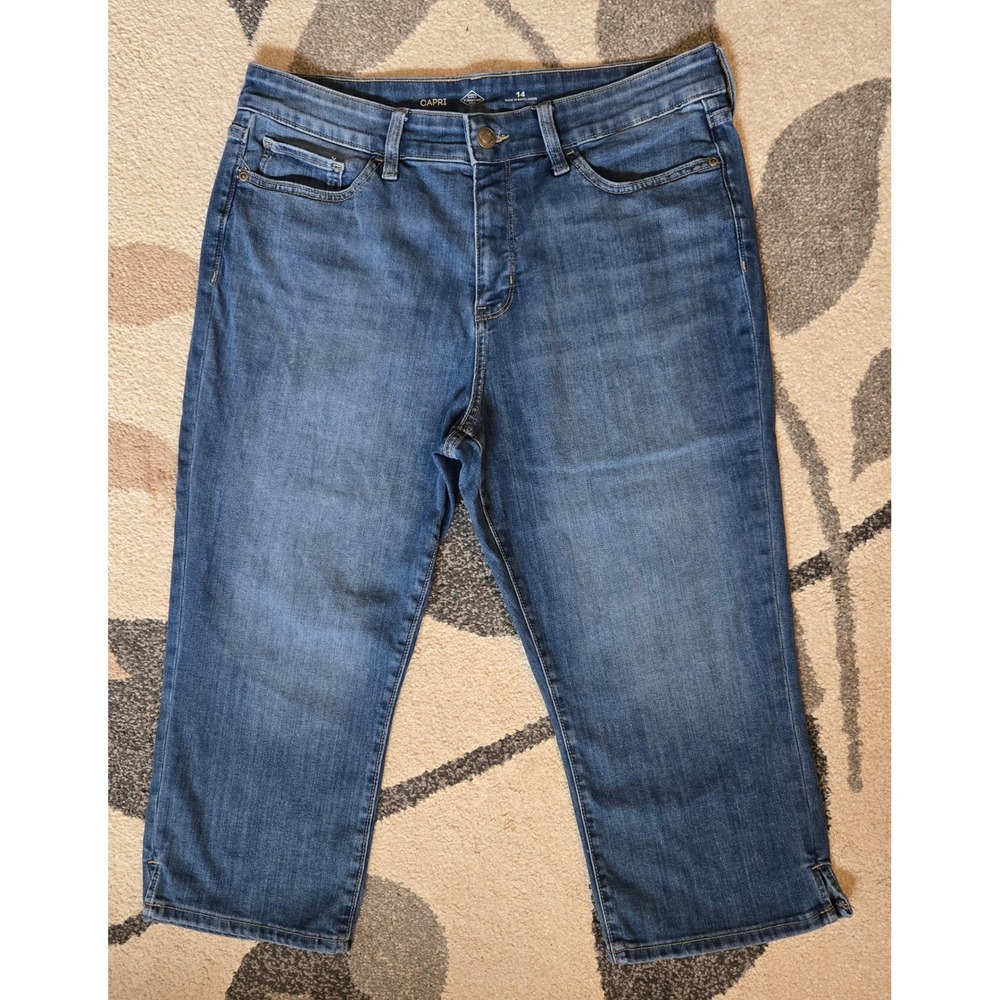 St Johns Bay Womens Capri Jeans Size 14 Blue Medium Wash Stretch Denim Cropped